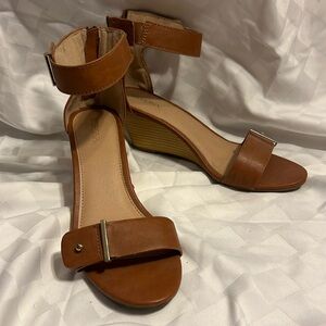 Brown / Tan wedge sandal